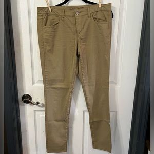 American Eagle outfitters AE Khaki jeans 12 like new